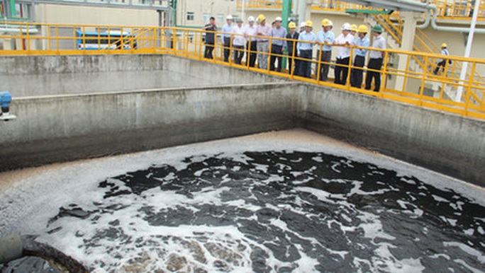 Đoàn công tác của Bộ trưởng TN-MT Trần Hồng Hà kiểm tra nơi xử lý nước thải của Formosa ngày 28-4 - Ảnh: TTO