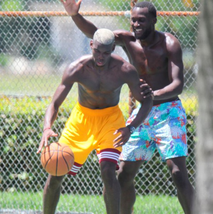 Pogba so tài bóng rổ với Lukaku ở Mỹ