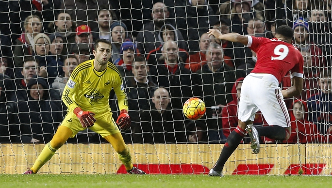 Martial đánh đầu mở tỉ số cho Man United ở phút 47