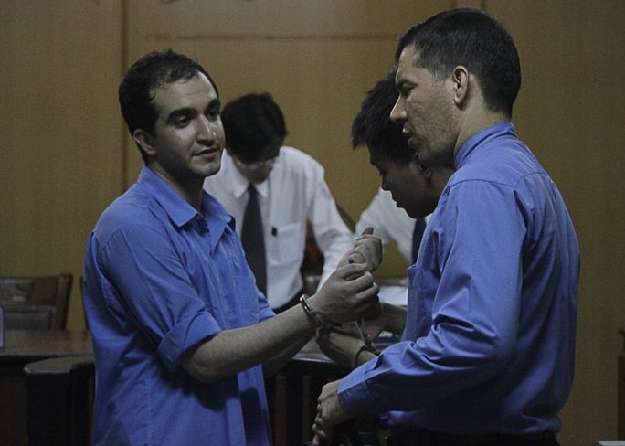 
Bị cáo Mehdi (trái) tại tòa
