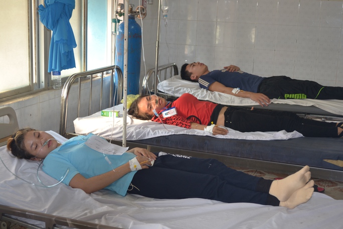 
Các công nhân đang điều trị tại Bệnh viện Đa khoa huyện Chơn Thành
