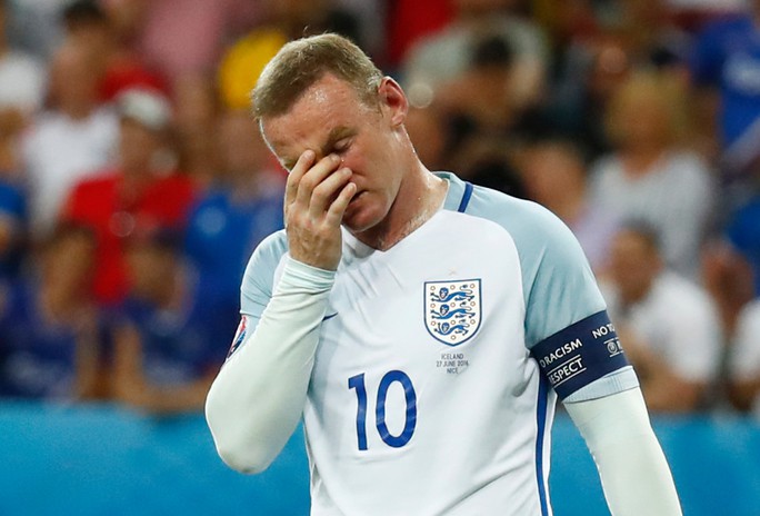 Shearer bất ngờ khuyên Rooney rời tuyển Anh