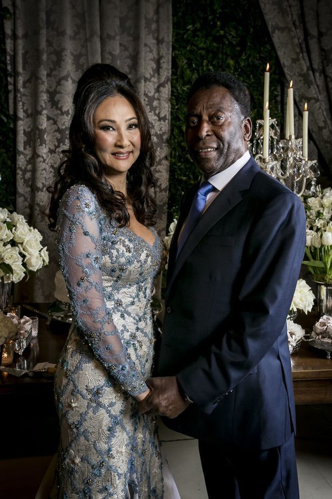 "Vua bóng đá" Pele cưới vợ lần 3 ở tuổi 75