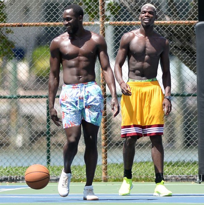 Pogba so tài bóng rổ với Lukaku ở Mỹ