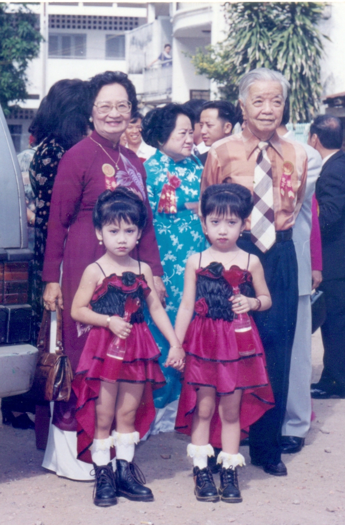 
NSND Út Trà Ôn và bà xã Nguyễn Thị Bích Thủy trong ngày vui của gia đình
