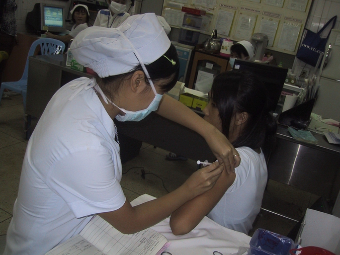 Tiêm vắc-xin phòng bệnh dại tại Bệnh viện Bệnh nhiệt đới TP HCM