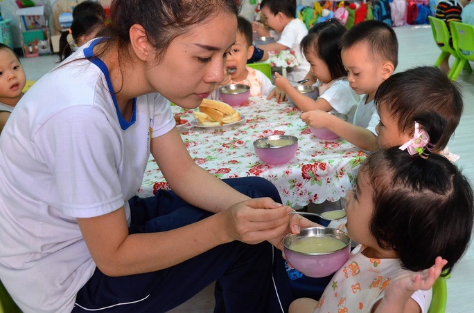 Nên thông báo cho giáo viên biết để điều chỉnh khẩu phần nếu con bạn bị dị ứng thức ănẢnh: TẤN THẠNH
