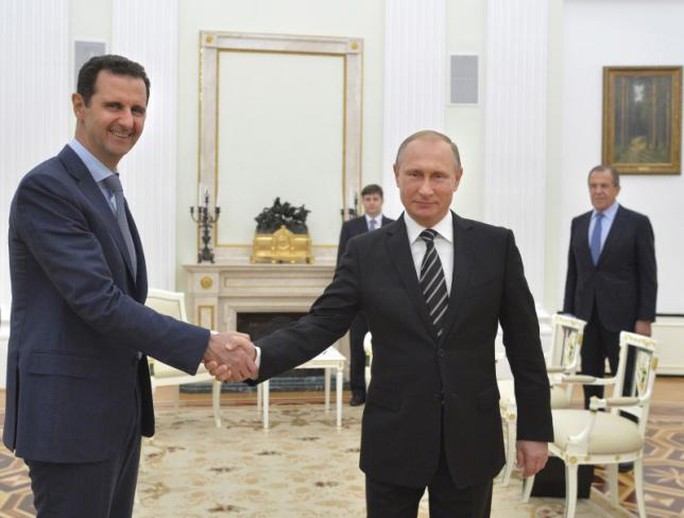 Tổng thống Nga Vladimir Putin (phải) và người đồng cấp Syria Bashar al-Assad (trái). Ảnh: Reuters