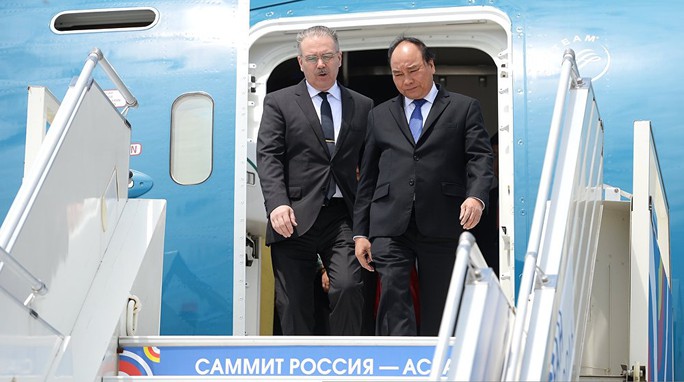 Thủ tướng xuống sân bay Sochi