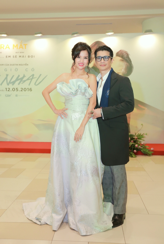 Vợ chồng Dustin Nguyễn-Bebe hạnh phúc với "đứa con thứ 3"