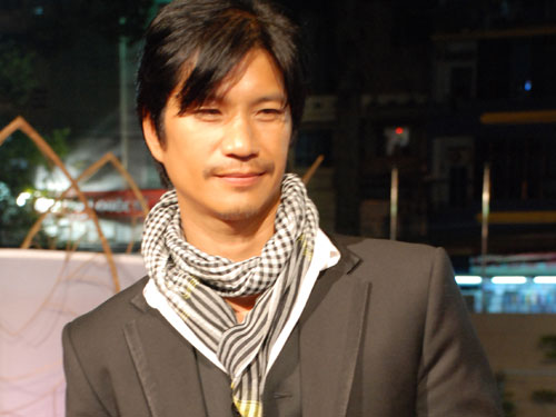 Dustin Nguyễn làm đạo diễn, MC truyền hình thực tế