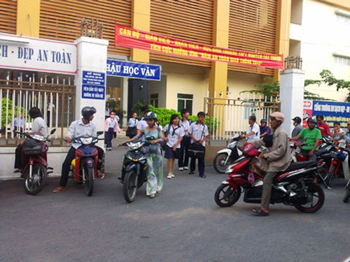 Đồng Phục Trường THPT Nguyễn Tất Thành Quận 6: Phong Cách Hiện Đại và Tinh Tế