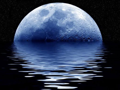 Mặt trăng: Hãy khám phá vẻ đẹp của Mặt Trăng qua bức ảnh tuyệt đẹp này. Một vùng trời yên bình, cùng với ánh trăng toả sáng, tạo nên một khung cảnh đầy mê hoặc.
