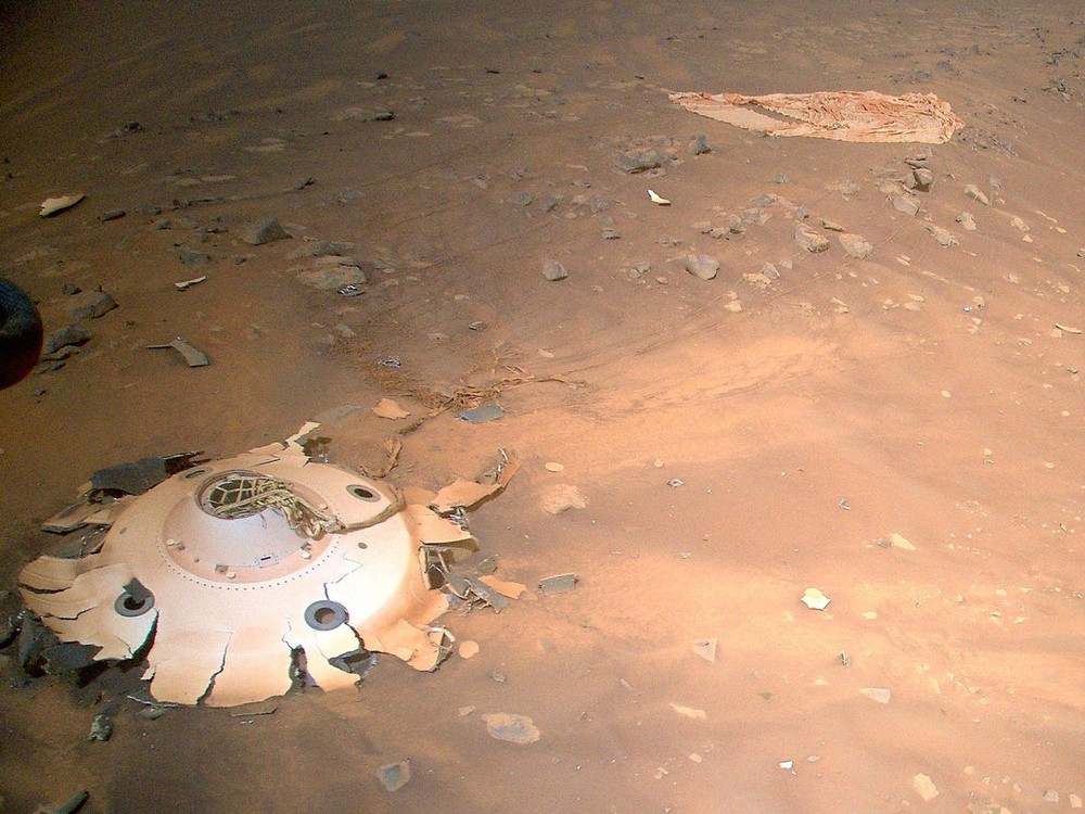 NASA công bố ảnh sốc: Đồ đạc con người ngập đầy hành tinh khác - Ảnh 3.