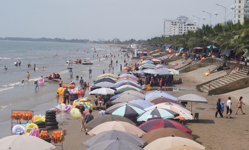 Những bàn tay khổng lồ ở bờ biển Thanh Hóa gây thất vọng - Ảnh 4.