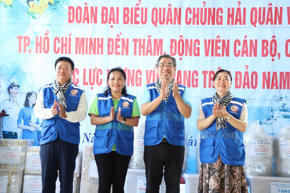 NGHĨA TÌNH TP HCM, VÌ BIỂN ĐẢO THÂN YÊU (*): Động viên kịp thời, chiến sĩ vững tin- Ảnh 18.