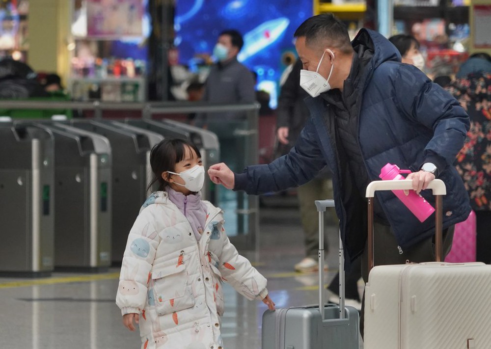 WHO, CDC Mỹ nói gì về virus HMPV "dậy sóng" ở Trung Quốc?- Ảnh 6. WHO, CDC Mỹ nói gì về virus HMPV "dậy sóng" ở Trung Quốc?- Ảnh 6.