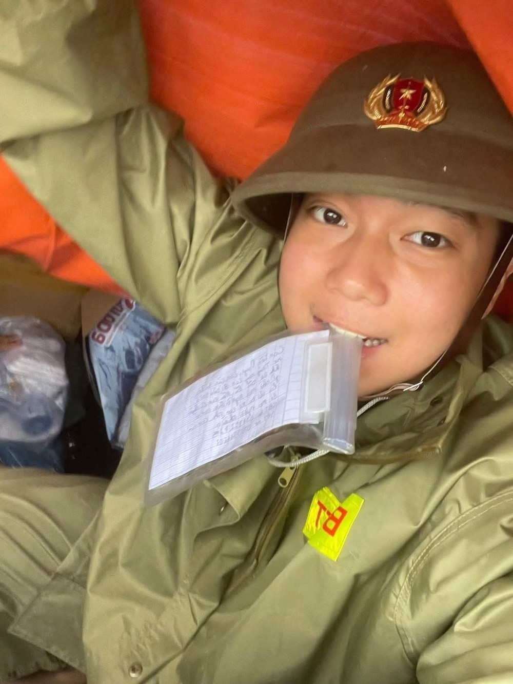 Báo chí giữa tâm lũ: Cứu người, chặn tin giả và khơi dậy triệu trái tim - Ảnh 23.