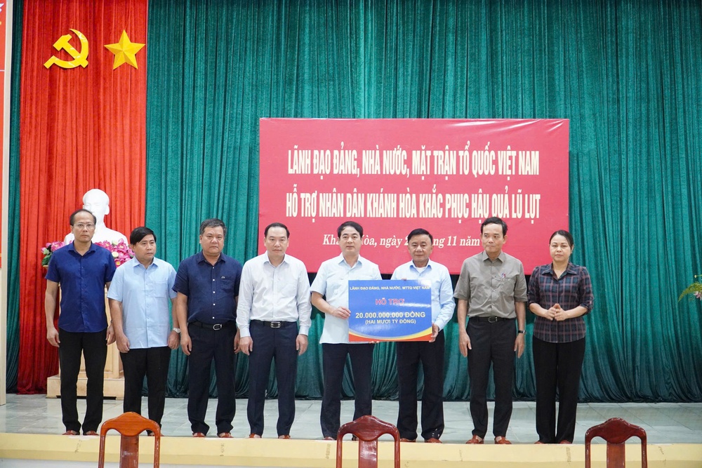 Báo chí giữa tâm lũ: Cứu người, chặn tin giả và khơi dậy triệu trái tim - Ảnh 35.