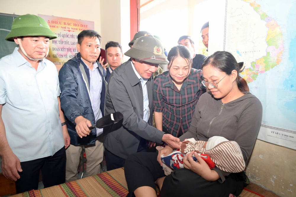 Báo chí giữa tâm lũ: Cứu người, chặn tin giả và khơi dậy triệu trái tim - Ảnh 31.