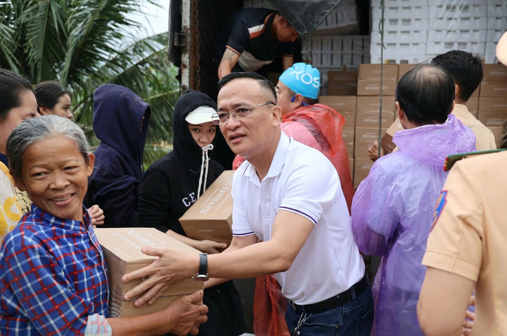 Báo chí giữa tâm lũ: Cứu người, chặn tin giả và khơi dậy triệu trái tim - Ảnh 11.