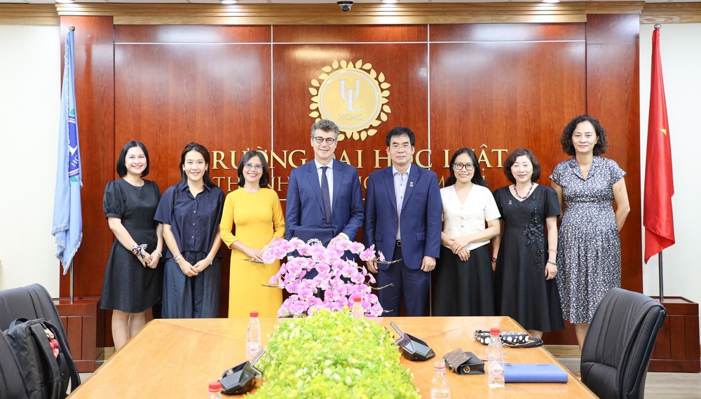 Nửa thế kỷ vươn mình của Trường ĐH Luật TP HCM - Ảnh 10.