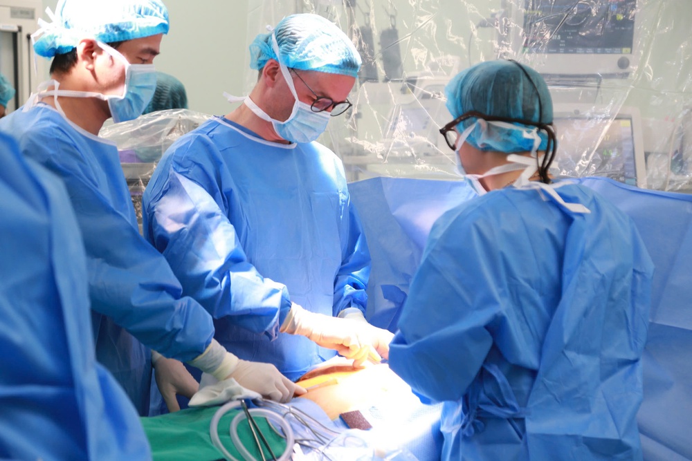 &ldquo;Tr&aacute;i tim m&aacute;y&rdquo; đầu ti&ecirc;n đập trong lồng ngực người Việt - Ảnh 6.
