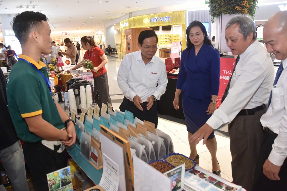 Chương trình “Tôn vinh cà phê, trà Việt” 2025: Khai mạc không gian văn hóa Việt giữa lòng thành phố - Ảnh 17.