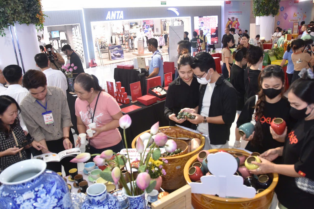 Chương trình “Tôn vinh cà phê – trà Việt” 2025: Khai mạc không gian văn hóa Việt giữa lòng thành phố- Ảnh 2. Chương trình “Tôn vinh cà phê, trà Việt” 2025: Khai mạc không gian văn hóa Việt giữa lòng thành phố - Ảnh 2.