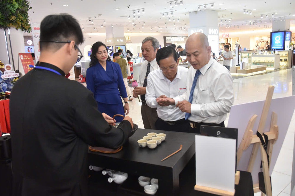 Chương trình “Tôn vinh cà phê, trà Việt” 2025: Khai mạc không gian văn hóa Việt giữa lòng thành phố - Ảnh 19.