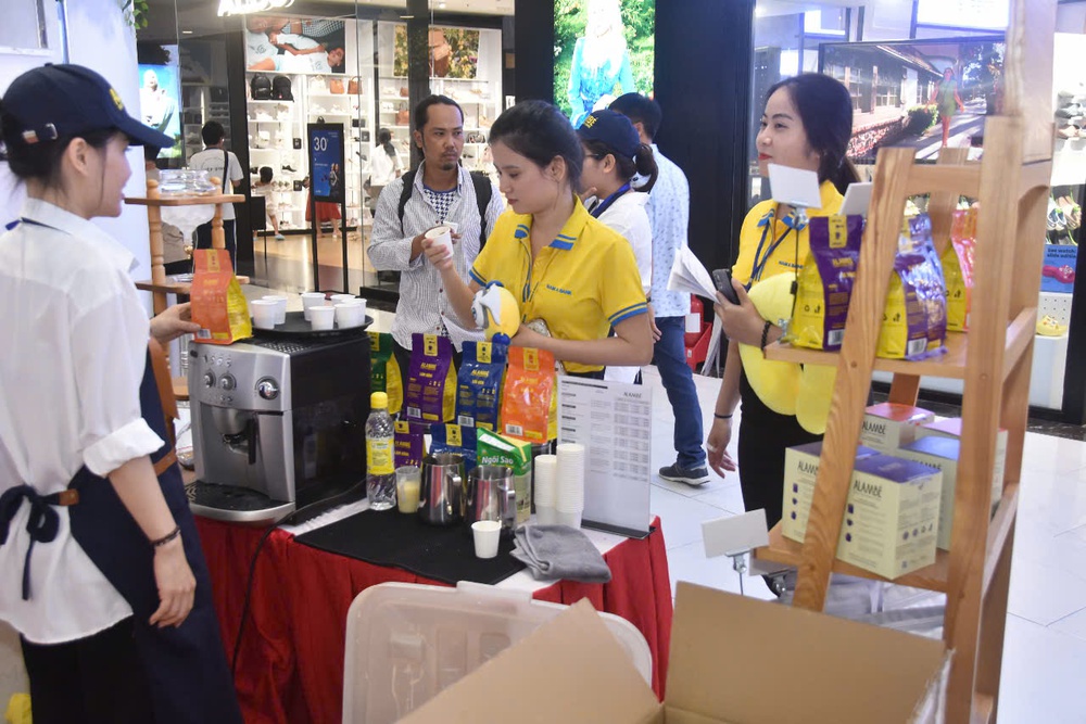 Chương trình “Tôn vinh cà phê – trà Việt” 2025: Khai mạc không gian văn hóa Việt giữa lòng thành phố- Ảnh 3. Chương trình “Tôn vinh cà phê, trà Việt” 2025: Khai mạc không gian văn hóa Việt giữa lòng thành phố - Ảnh 3.