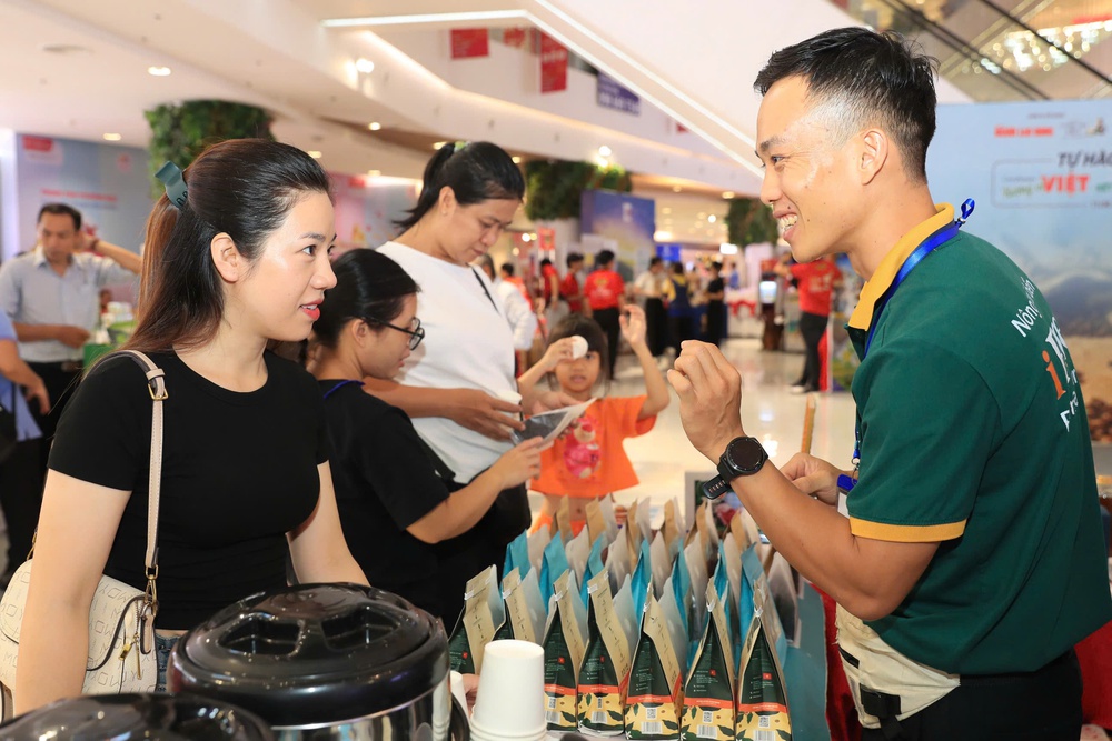 Chương trình “Tôn vinh cà phê – trà Việt” 2025: Khai mạc không gian văn hóa Việt giữa lòng thành phố- Ảnh 8. Chương trình “Tôn vinh cà phê, trà Việt” 2025: Khai mạc không gian văn hóa Việt giữa lòng thành phố - Ảnh 8.