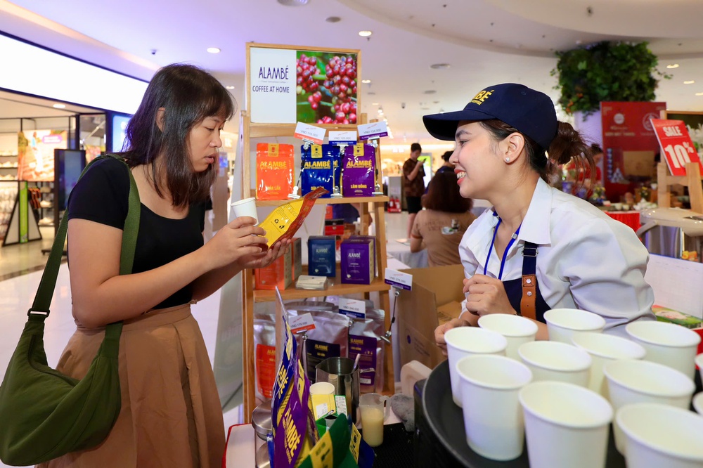Chương trình “Tôn vinh cà phê – trà Việt” 2025: Khai mạc không gian văn hóa Việt giữa lòng thành phố- Ảnh 12. Chương trình “Tôn vinh cà phê, trà Việt” 2025: Khai mạc không gian văn hóa Việt giữa lòng thành phố - Ảnh 12.