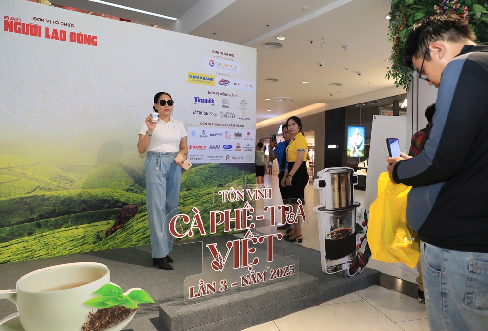 Chương trình “Tôn vinh cà phê – trà Việt” 2025: Khai mạc không gian văn hóa Việt giữa lòng thành phố- Ảnh 15. Chương trình “Tôn vinh cà phê, trà Việt” 2025: Khai mạc không gian văn hóa Việt giữa lòng thành phố - Ảnh 15.