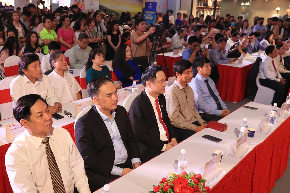 Gala nghệ thuật “Đất nước vươn mình”: Hòa âm của những giai điệu tự hào và tình yêu Tổ quốc - Ảnh 4.
