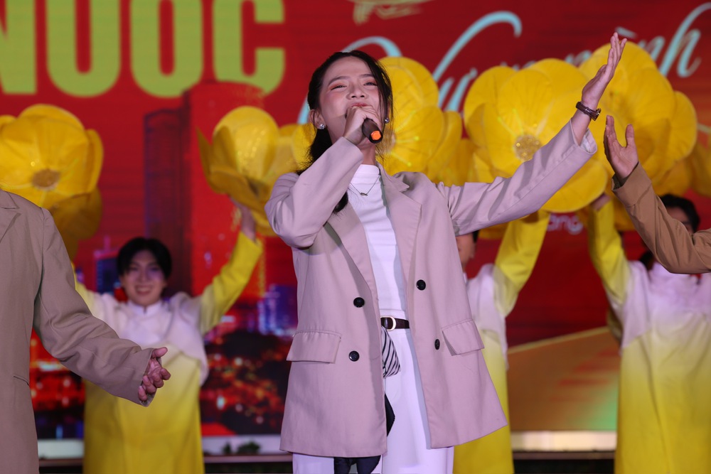 Gala nghệ thuật “Đất nước vươn mình”: Hòa âm của những giai điệu tự hào và tình yêu Tổ quốc - Ảnh 9.