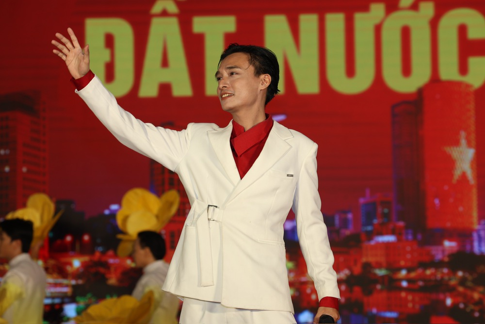Gala nghệ thuật “Đất nước vươn mình”: Hòa âm của những giai điệu tự hào và tình yêu Tổ quốc - Ảnh 11.