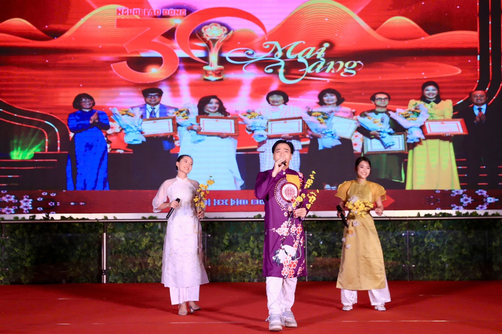 Gala nghệ thuật “Đất nước vươn mình”: Hòa âm của những giai điệu tự hào và tình yêu Tổ quốc - Ảnh 26.