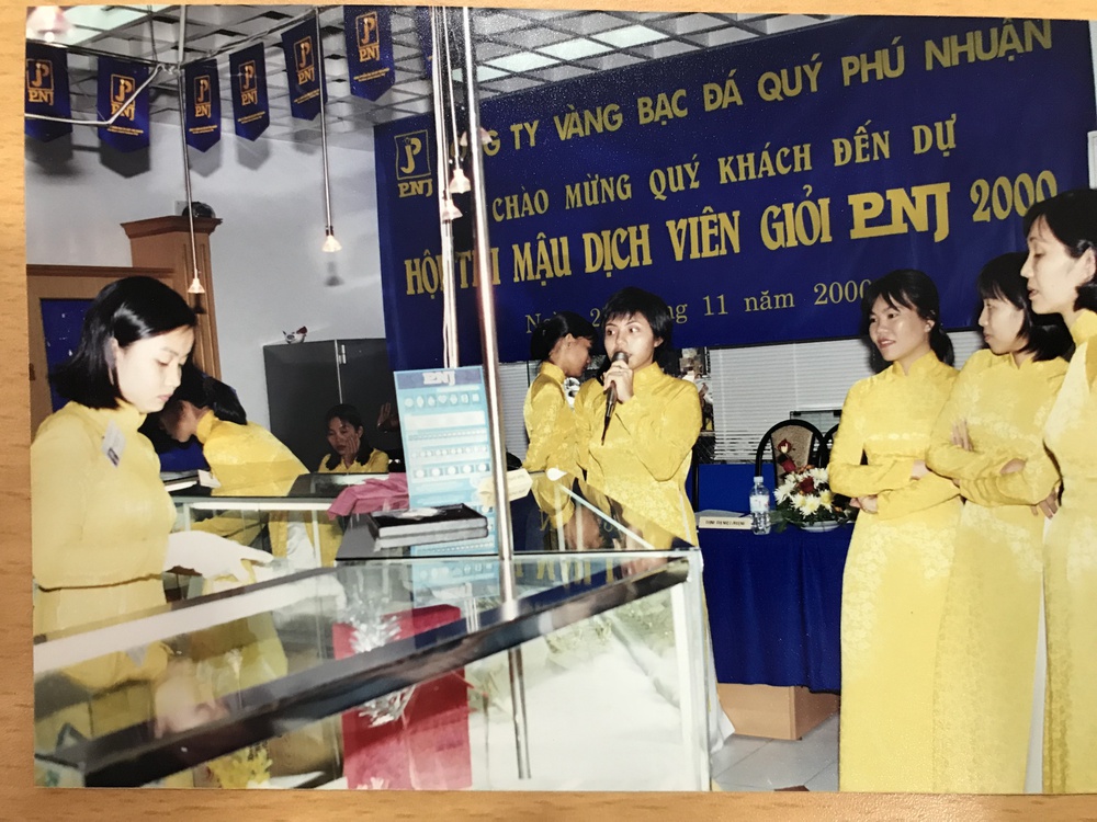 "Nữ tướng" PNJ: Kinh doanh dễ thì ai cũng có thể xây dựng doanh nghiệp lớn!- Ảnh 9. "Nữ tướng" PNJ: Kinh doanh dễ thì ai cũng có thể xây dựng doanh nghiệp lớn!- Ảnh 9.