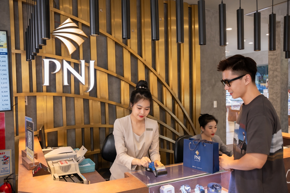 "Nữ tướng" PNJ: Kinh doanh dễ thì ai cũng có thể xây dựng doanh nghiệp lớn!- Ảnh 30. "Nữ tướng" PNJ: Kinh doanh dễ thì ai cũng có thể xây dựng doanh nghiệp lớn!- Ảnh 30.