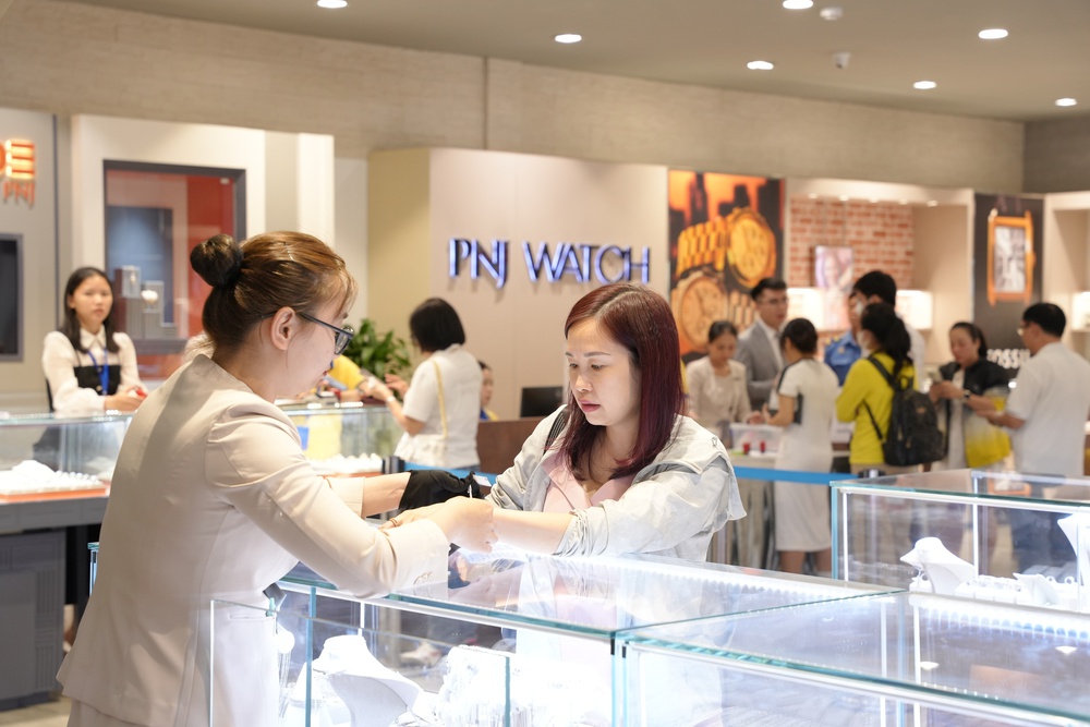 "Nữ tướng" PNJ: Kinh doanh dễ thì ai cũng có thể xây dựng doanh nghiệp lớn!- Ảnh 33. "Nữ tướng" PNJ: Kinh doanh dễ thì ai cũng có thể xây dựng doanh nghiệp lớn!- Ảnh 33.