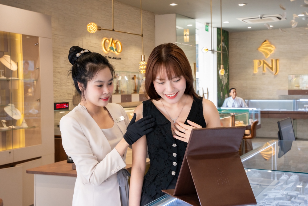 "Nữ tướng" PNJ: Kinh doanh dễ thì ai cũng có thể xây dựng doanh nghiệp lớn!- Ảnh 22. "Nữ tướng" PNJ: Kinh doanh dễ thì ai cũng có thể xây dựng doanh nghiệp lớn!- Ảnh 22.