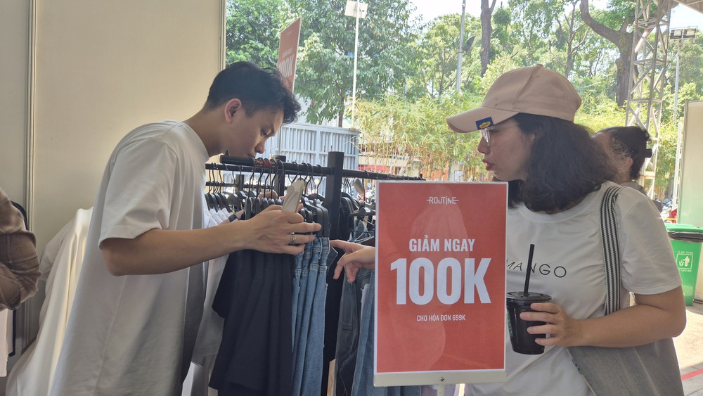 Dệt may &ndash; Gỗ Việt giữa cơn &lsquo;b&atilde;o&rsquo; thuế quan Mỹ: T&aacute;i định vị để sống c&ograve;n - Ảnh 5.