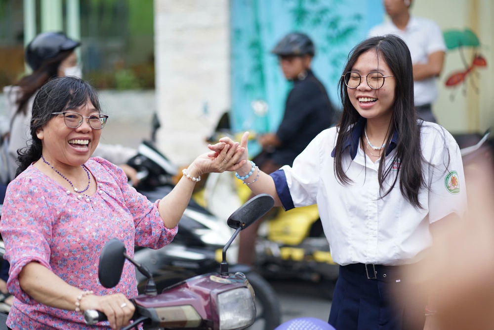 Nhìn lại kỳ thi tốt nghiệp THPT 2025: Đề thi mới có "dễ thở"? - Ảnh 5.