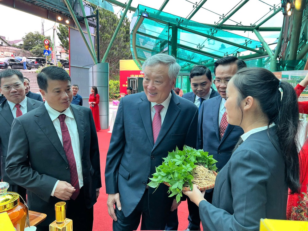 Không khí lễ công bố các nghị quyết, quyết định sáp nhập đơn vị hành chính - Ảnh 5.