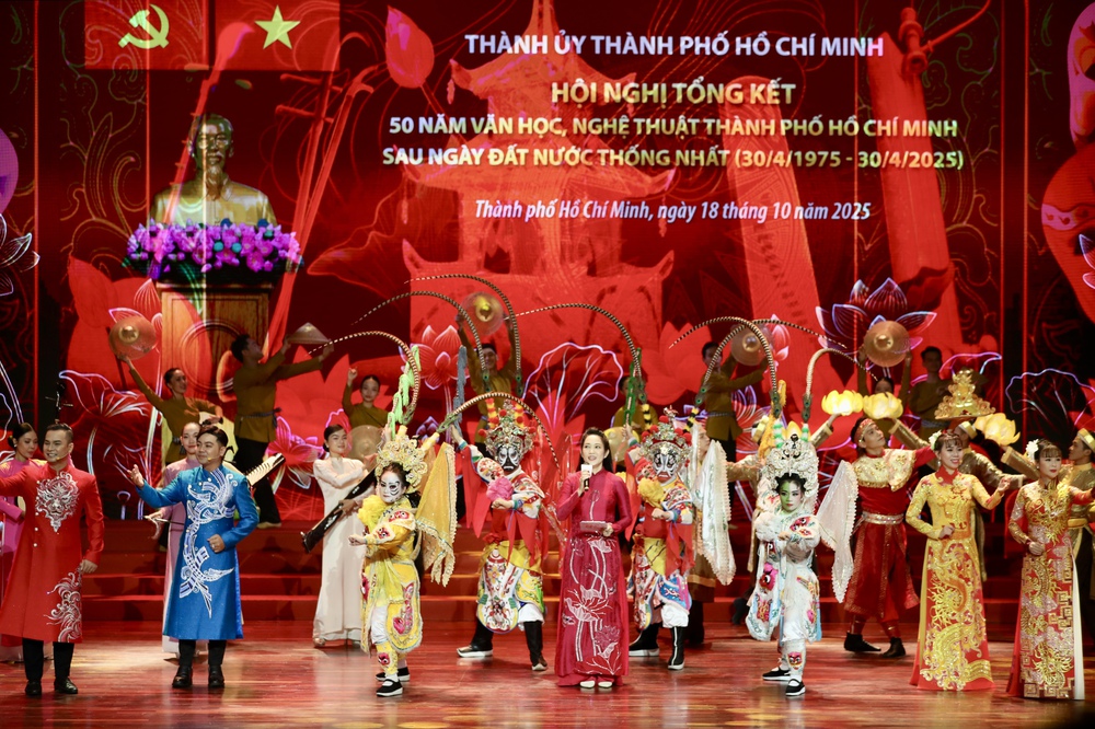 [Emagazine] - 12 dấu ấn nổi bật của TPHCM năm 2025 - Ảnh 67.