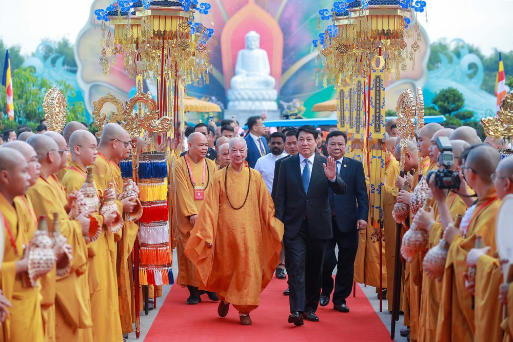 [Emagazine] - 12 dấu ấn nổi bật của TPHCM năm 2025 - Ảnh 80.