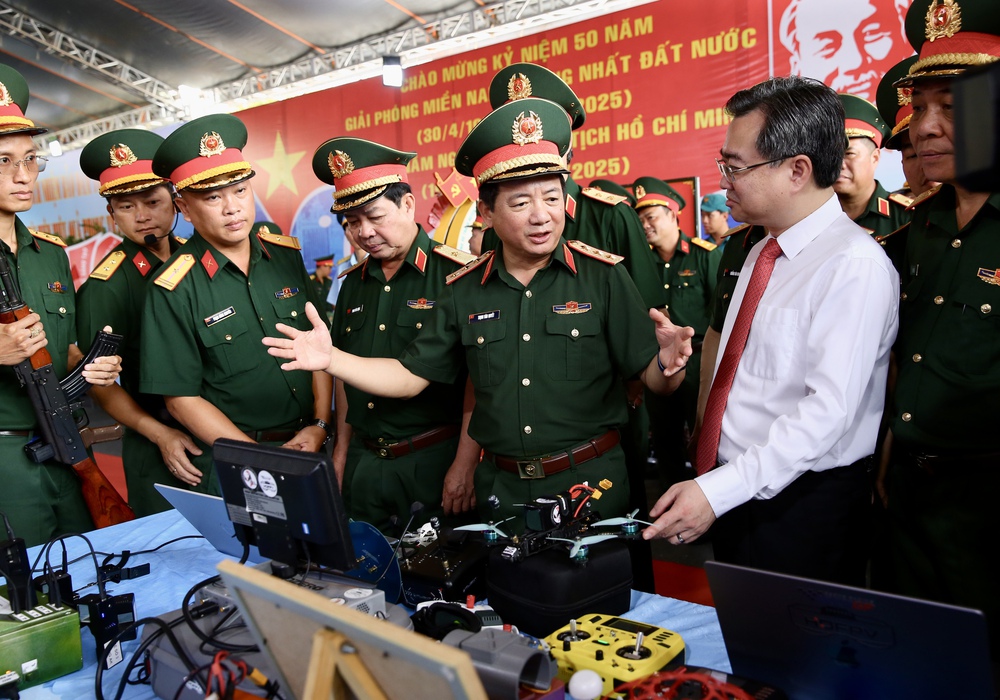 [Emagazine] - 12 dấu ấn nổi bật của TPHCM năm 2025 - Ảnh 73.