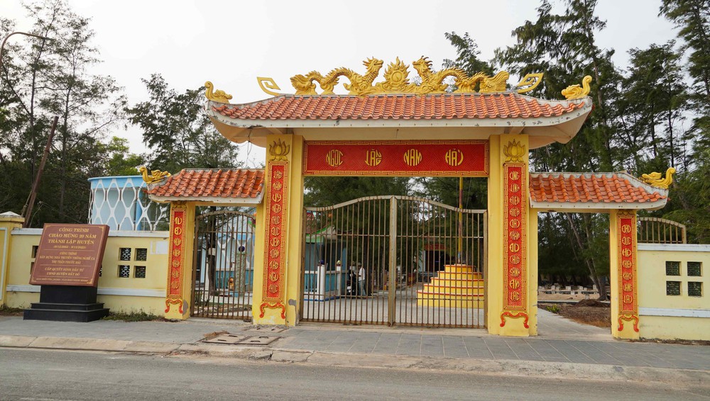 Chuyện ở nghĩa địa cá Ông lớn nhất Việt Nam - Ảnh 3.