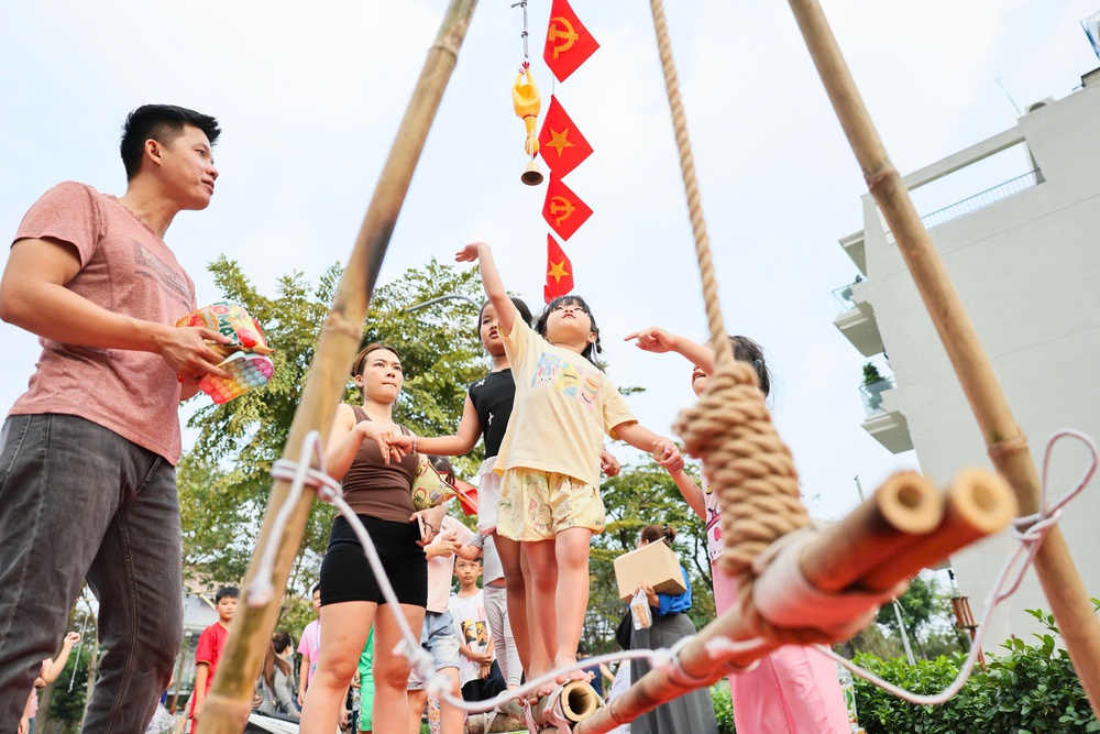 Xu&acirc;n trong từng con hẻm ở TPHCM - Ảnh 10.